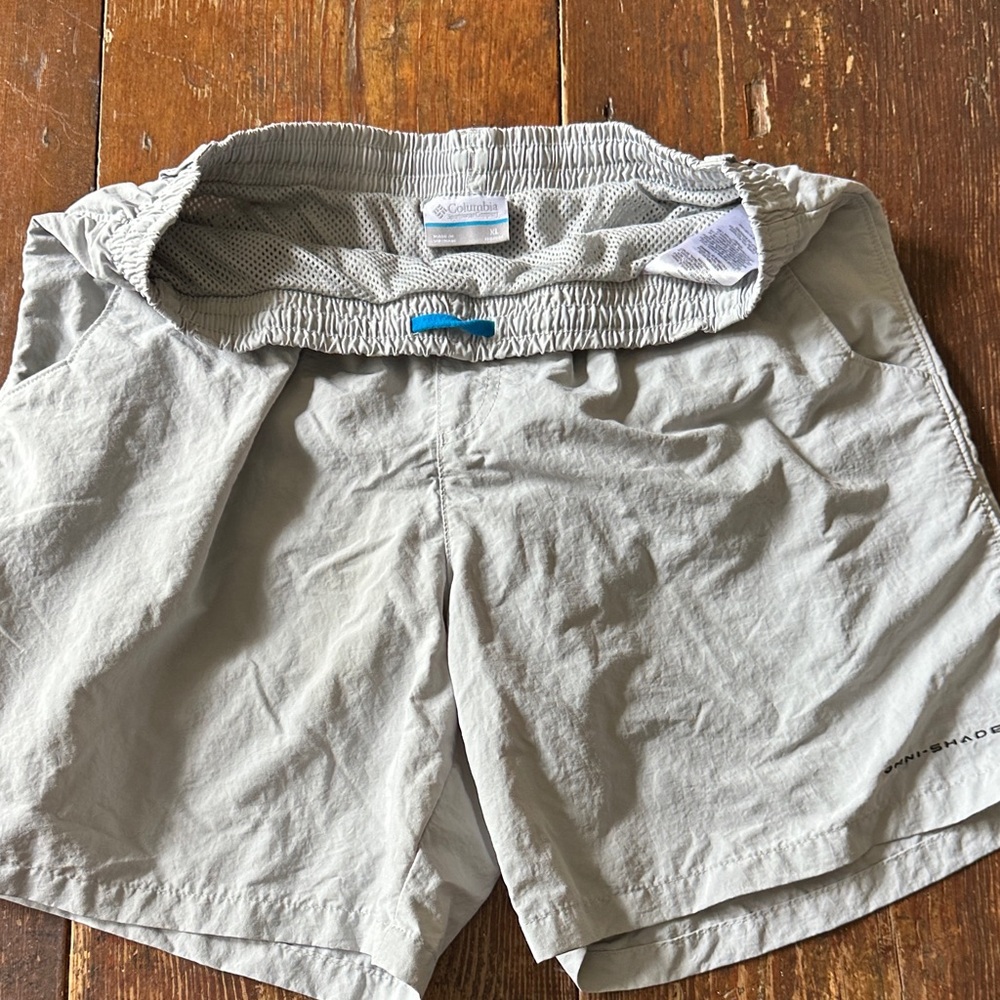 Columbia Light Gray Elastic Outdoor Shorts